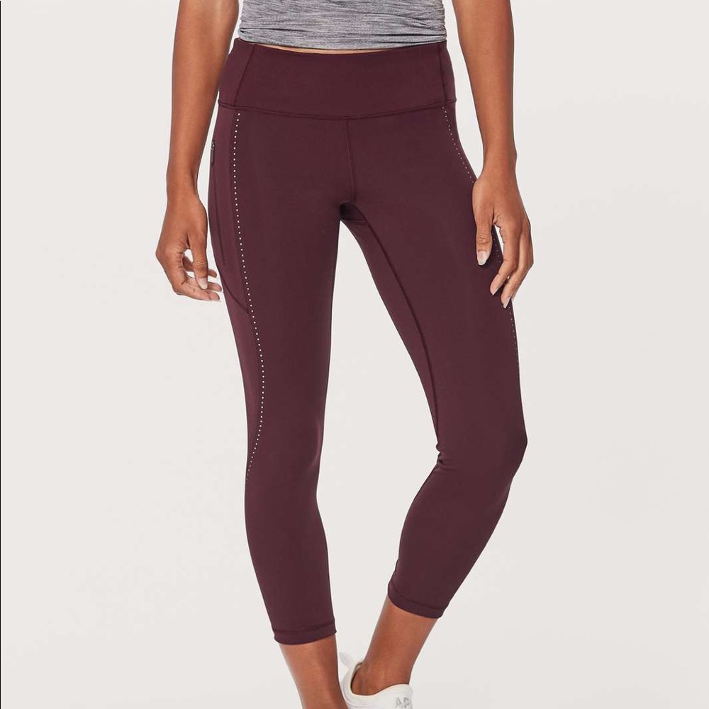 Lululemon extra mile crop *reflective dots*